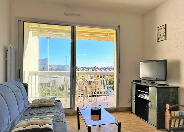 2 Pieces, 4 Couchages - Terrasse, Parking, Proche - - Fr-1-251-543 * Le Lavandou