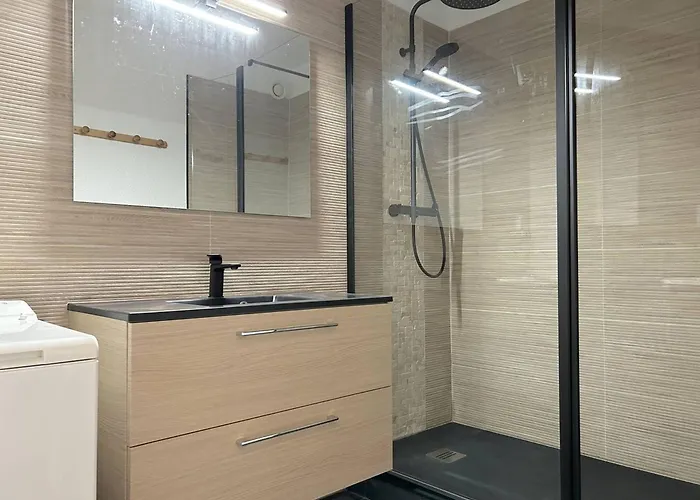 2 Pieces, 4 Couchages - Terrasse, Parking, Proche - - Fr-1-251-543 Apartman